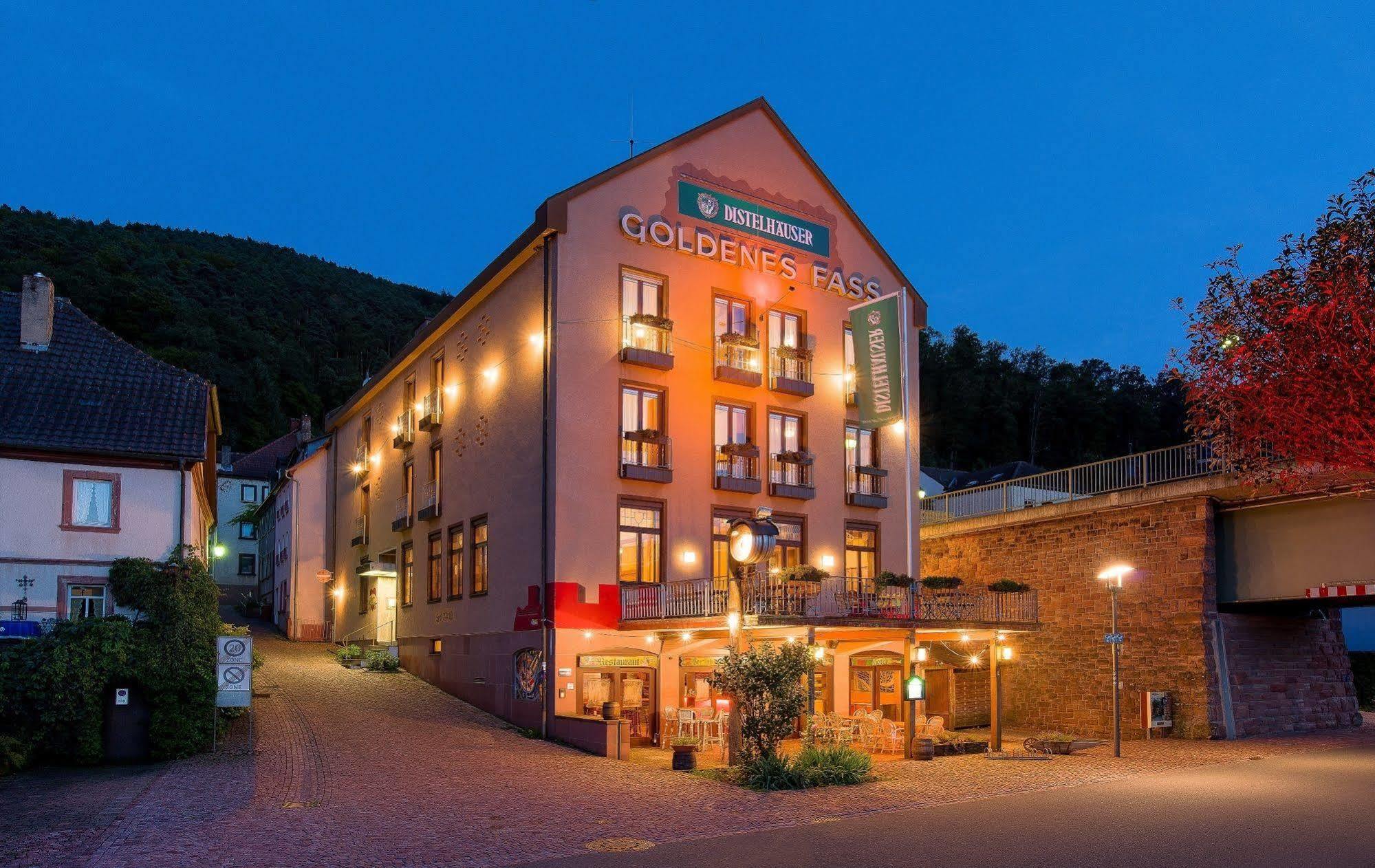 Hotel Goldenes Fass Фройденберг Экстерьер фото